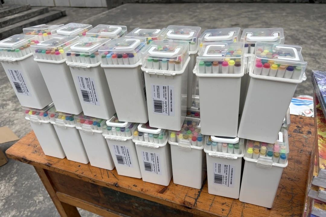 爱心温暖情 共助少年梦 | 南方网通集团赴叙永县群英村小学开展公益助学捐赠活动(图8)