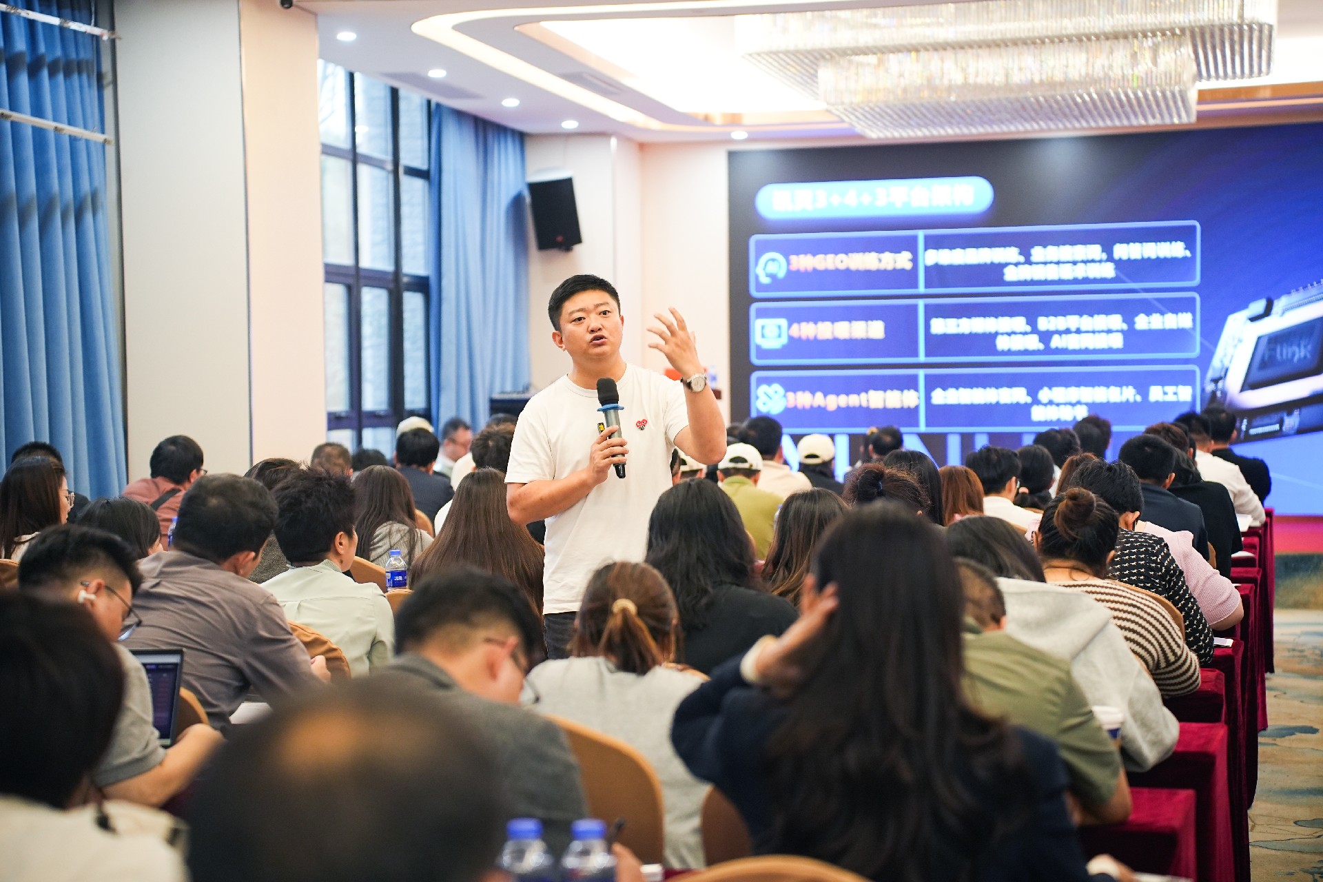 决胜AI时代！2025南方网通高层峰会--上海站圆满落幕！(图5)