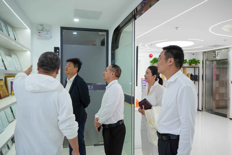 政企携手，智启新程 | 惠州市领导莅临南方网通，共探讯灵AI赋能惠州“百企出海”新路径(图3)